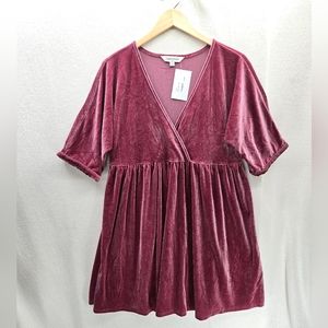 NWT Davi & Dani Berry Velvet Oversized V-neck Short Sleeve Dress Size-M